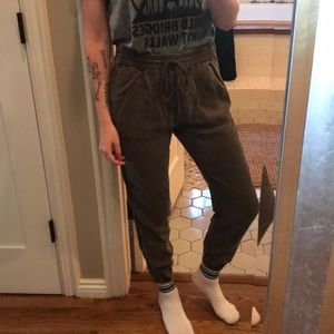 Super flattering army green pants by GAP